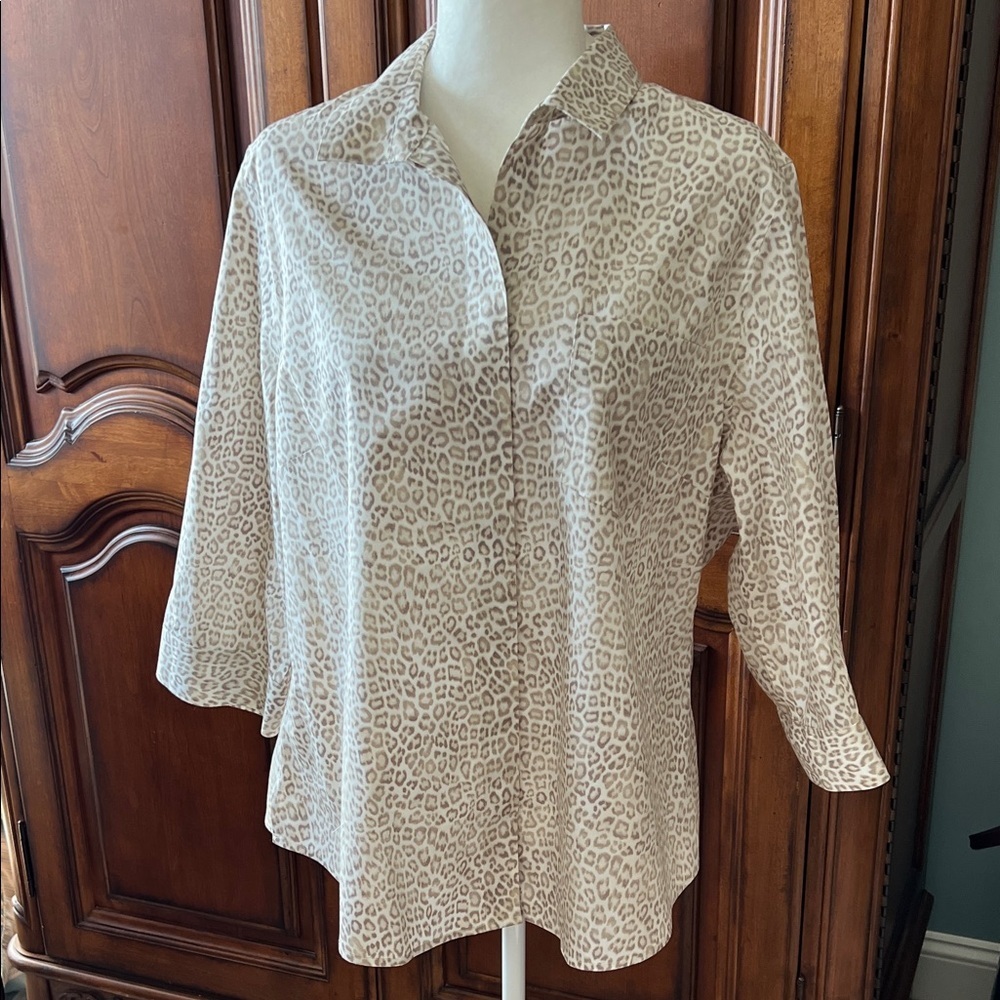 Chico's Beige Leopard Print Button Down Shirt, NWT, 14 (Chicos 2.5)